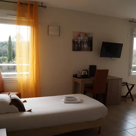 酒店 Restaurant Le Gardon - Pont Du Gard 3*