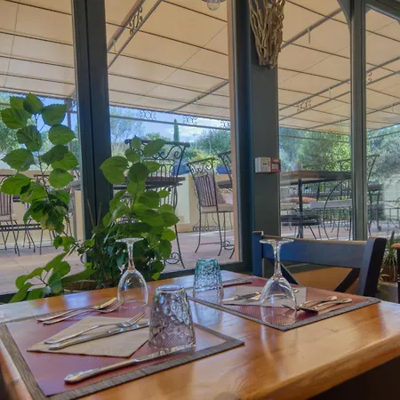 Restaurant Le Gardon - Pont Du Gard