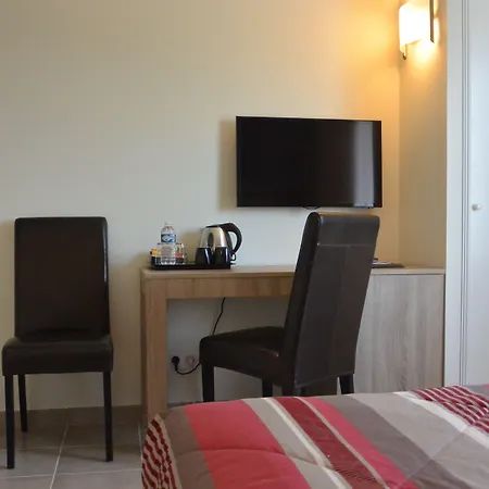 Hotel Restaurant Le Gardon - Pont Du Gard Collias