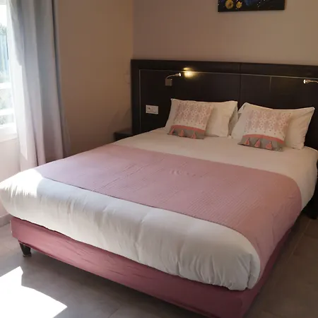 Restaurant Le Gardon - Pont Du Gard 3* Collias