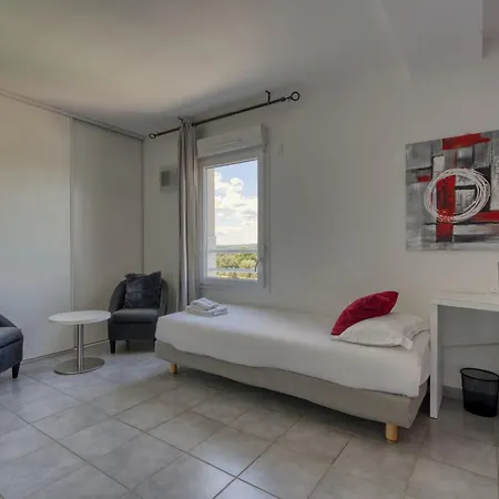 Restaurant Le Gardon - Pont Du Gard 3* Collias